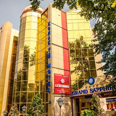 Grand Sapphire Hotel Алма Ата Екстериор снимка