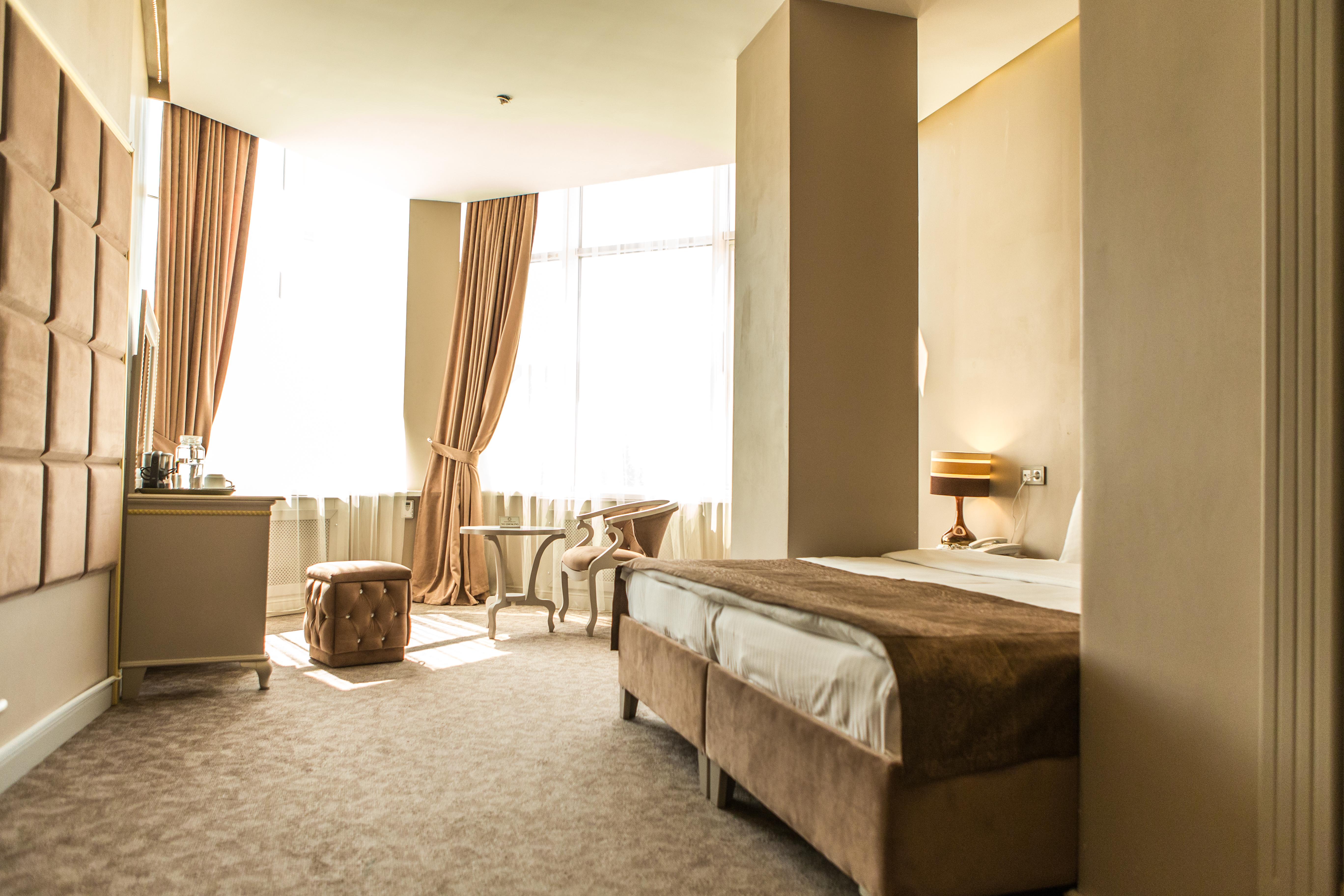 Grand Sapphire Hotel Алма Ата Екстериор снимка