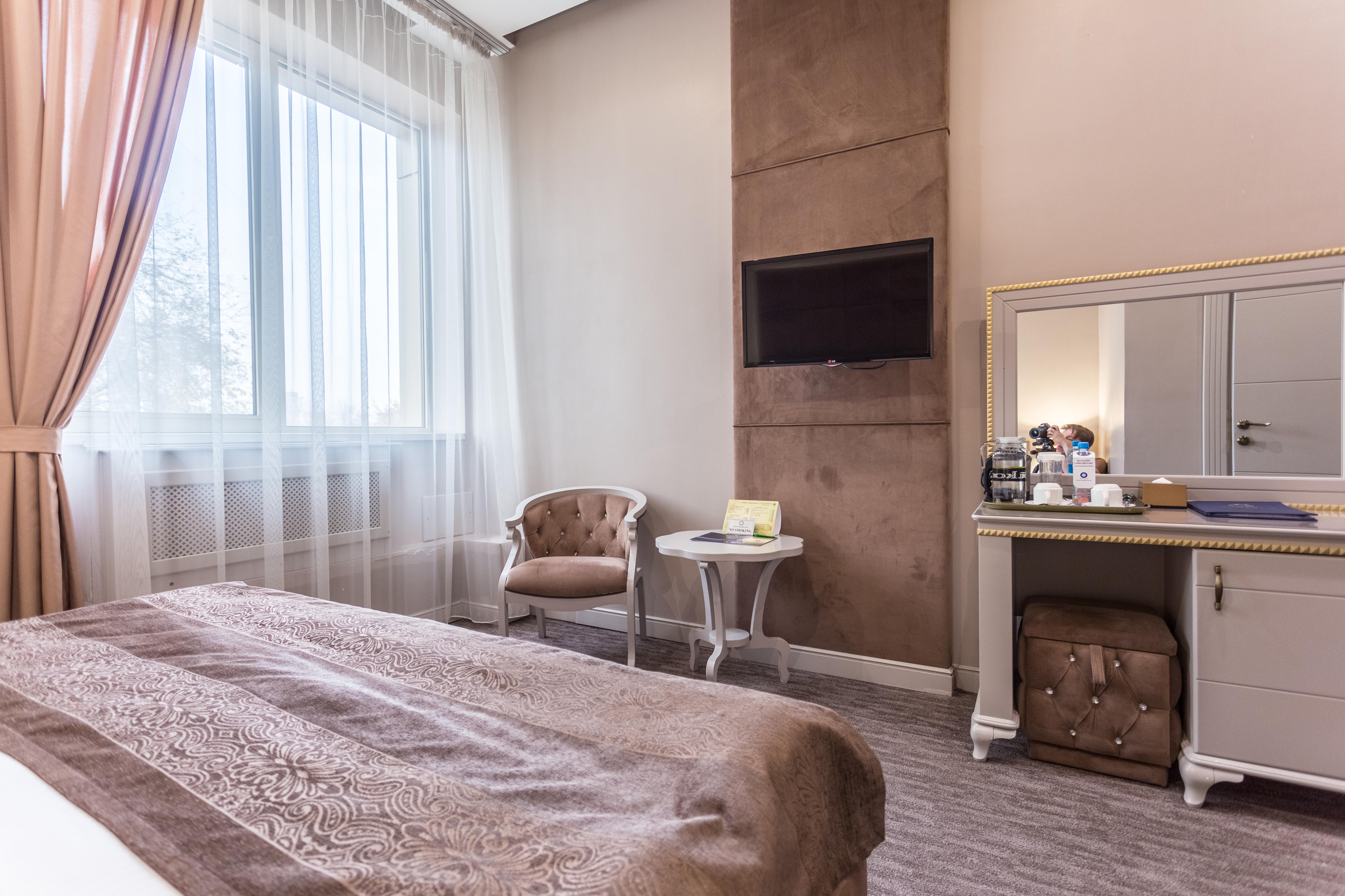 Grand Sapphire Hotel Алма Ата Екстериор снимка
