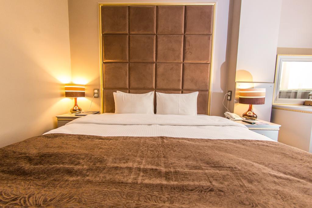 Grand Sapphire Hotel Алма Ата Екстериор снимка