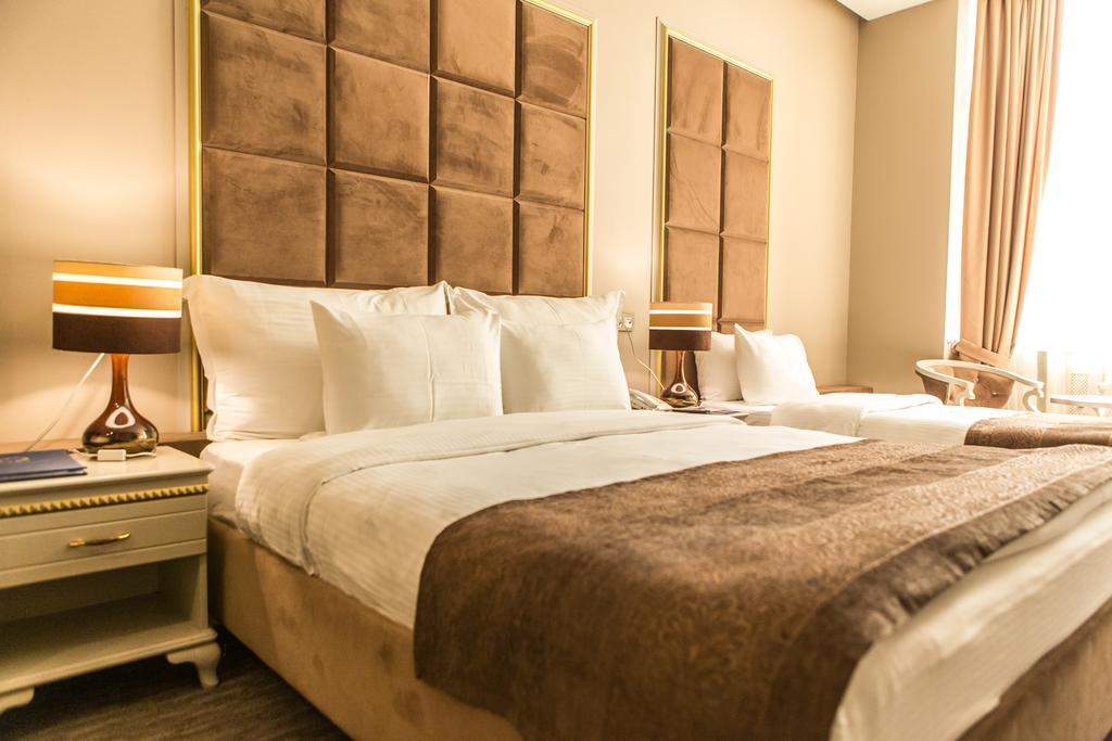 Grand Sapphire Hotel Алма Ата Екстериор снимка
