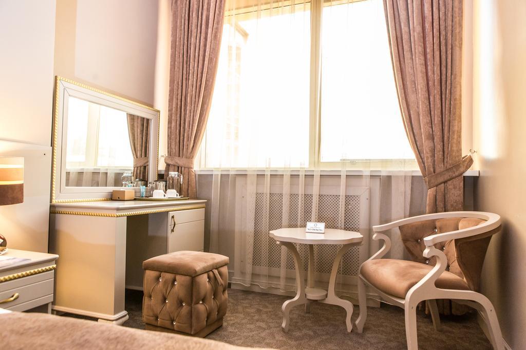 Grand Sapphire Hotel Алма Ата Екстериор снимка