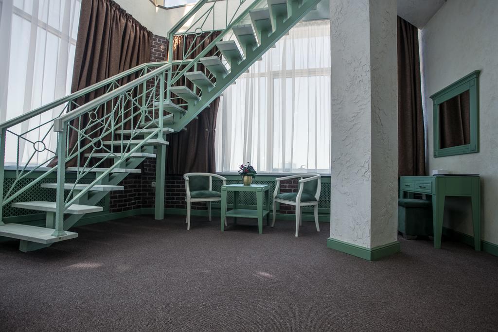 Grand Sapphire Hotel Алма Ата Екстериор снимка
