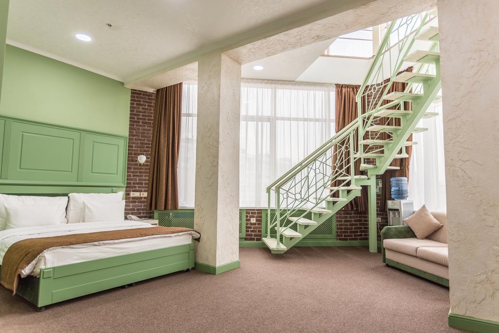 Grand Sapphire Hotel Алма Ата Екстериор снимка