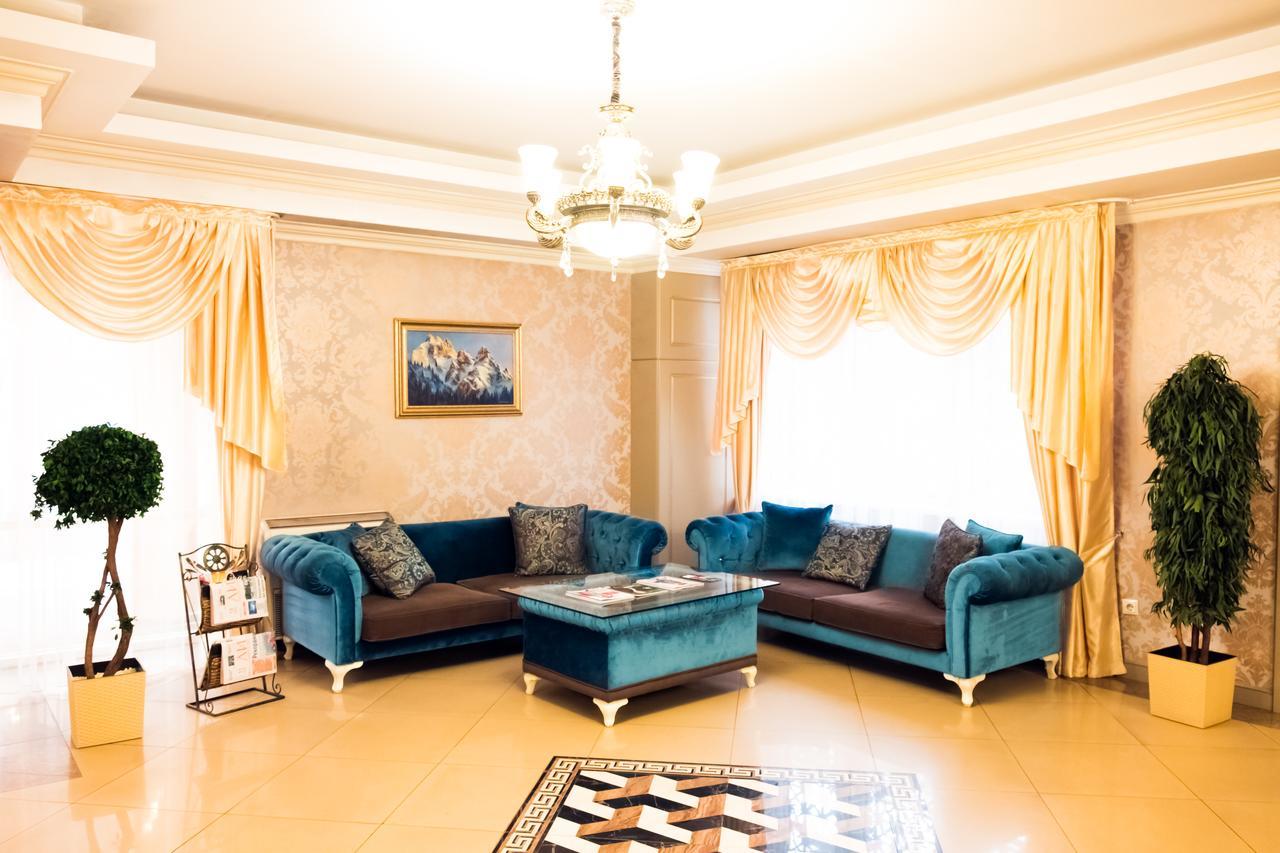 Grand Sapphire Hotel Алма Ата Екстериор снимка