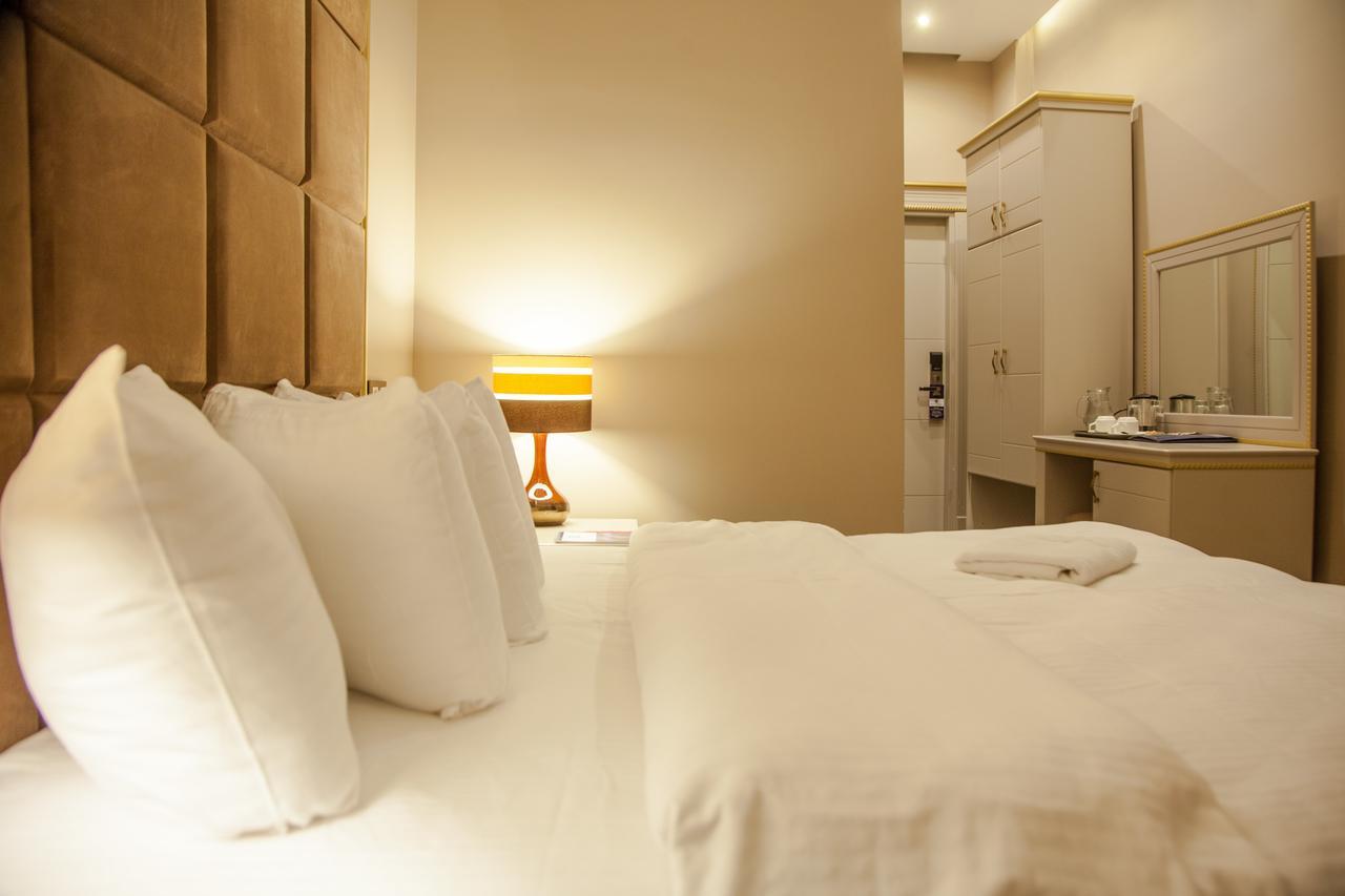 Grand Sapphire Hotel Алма Ата Екстериор снимка