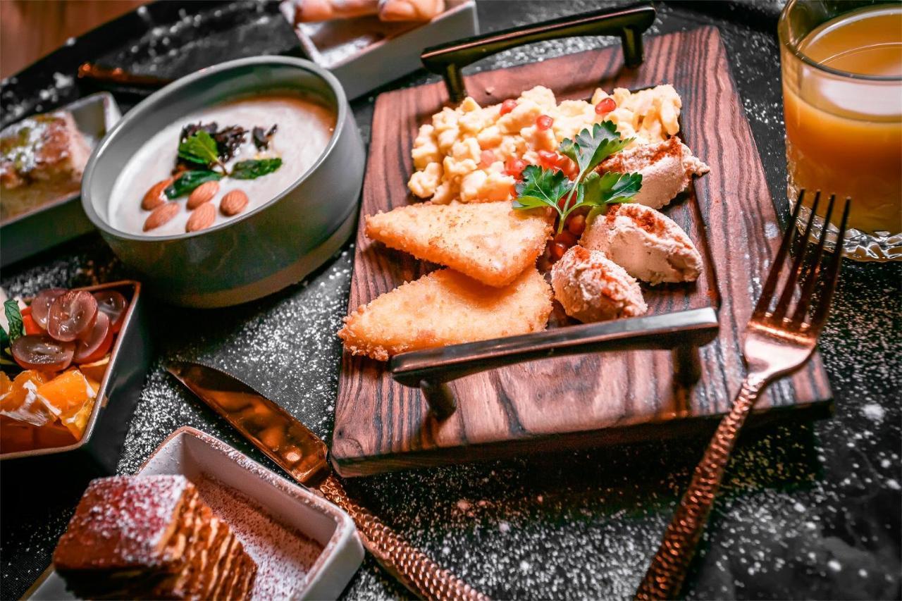 Grand Sapphire Hotel Алма Ата Екстериор снимка